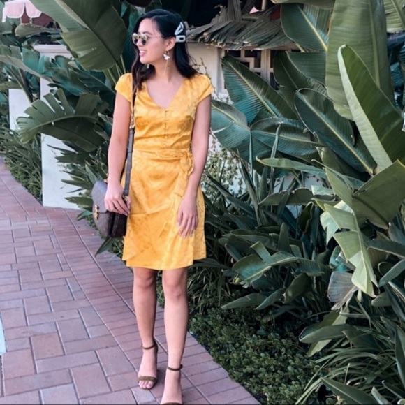 Lulu’s Women’s Gold Leaf Print Mini Dress Size Small Summer Spring Dresses - Picture 6 of 11